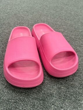 Old Navy Bright Pink Slide Sandals